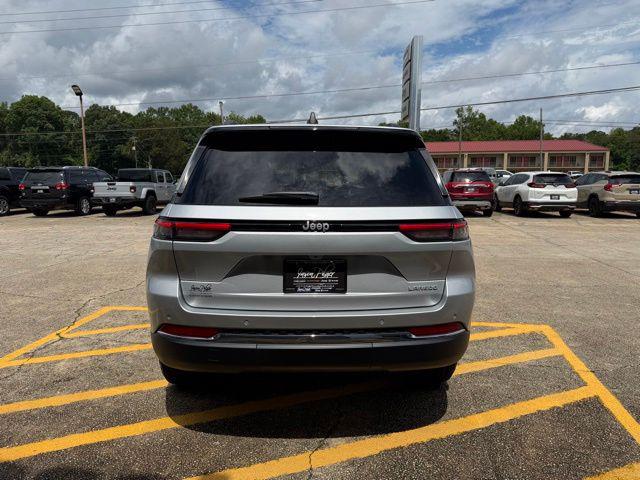 2026 Jeep Grand Cherokee Laredo 4x2