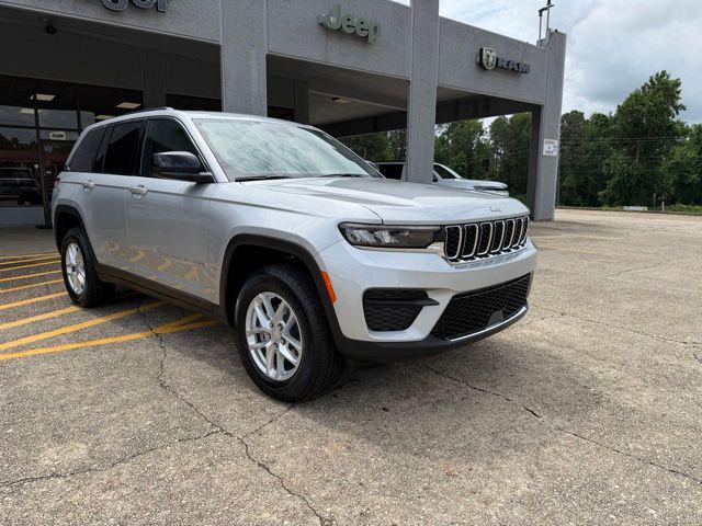 2026 Jeep Grand Cherokee Laredo 4x2