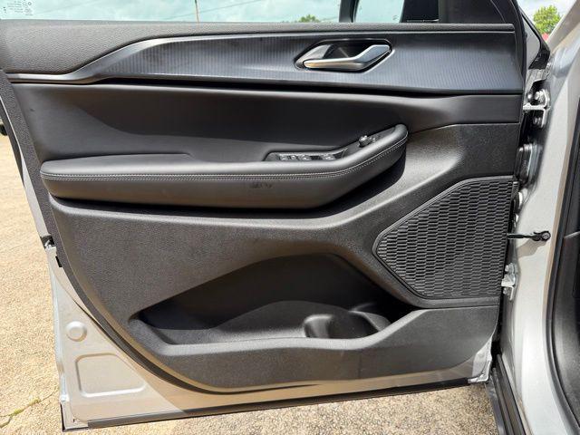 2026 Jeep Grand Cherokee Laredo 4x2