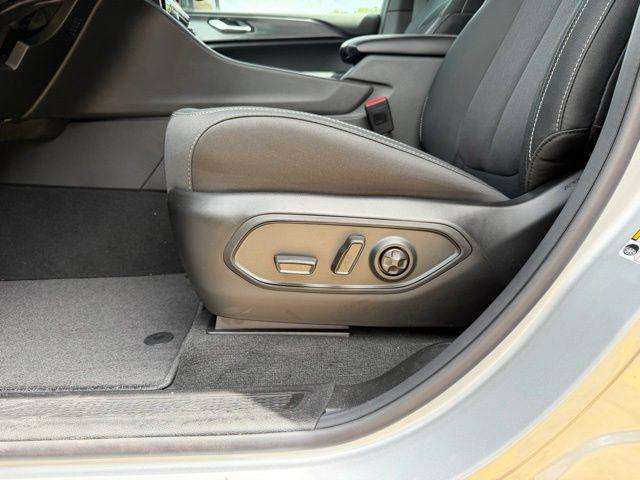 2026 Jeep Grand Cherokee Laredo 4x2