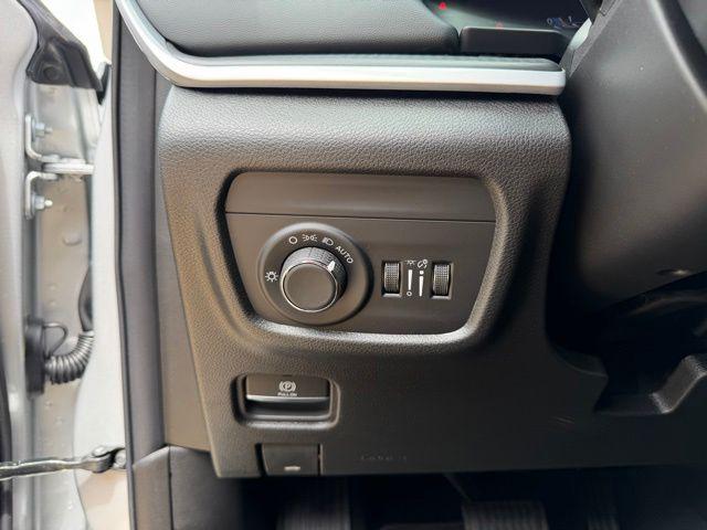 2026 Jeep Grand Cherokee Laredo 4x2
