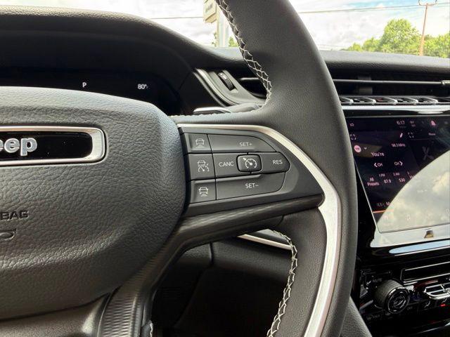 2026 Jeep Grand Cherokee Laredo 4x2