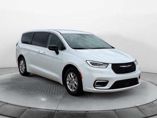 2024 Chrysler Pacifica Touring L for sale in Salina, KS