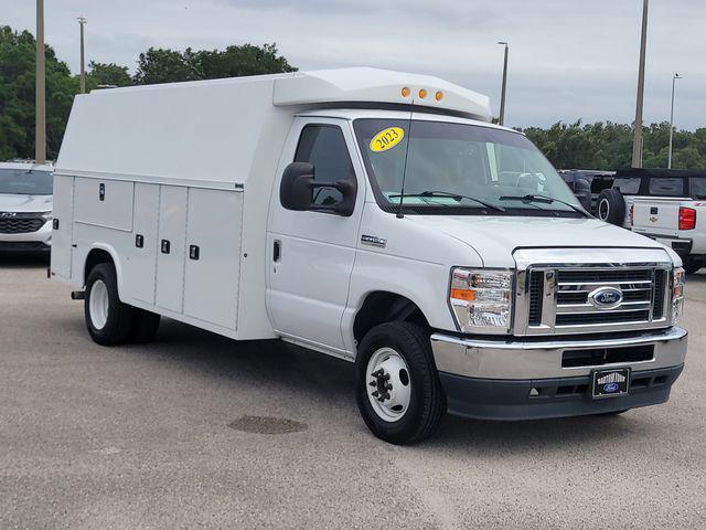 2023 Ford E-450 Cutaway Base