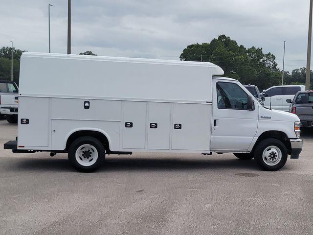 2023 Ford E-450 Cutaway Base