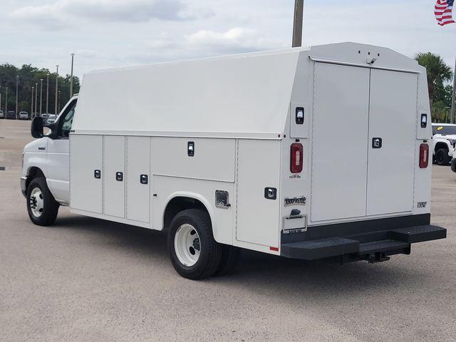 2023 Ford E-450 Cutaway Base