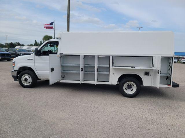 2023 Ford E-450 Cutaway Base