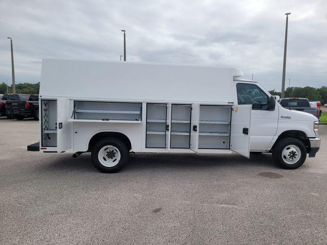 2023 Ford E-450 Cutaway Base