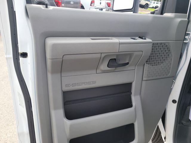 2023 Ford E-450 Cutaway Base