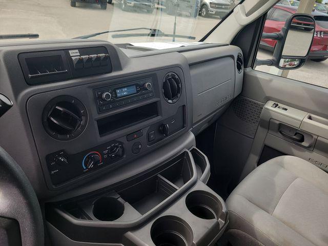 2023 Ford E-450 Cutaway Base