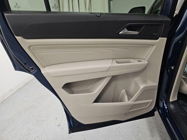 2023 Volkswagen Atlas SEL Premium R-Line - Photo 29