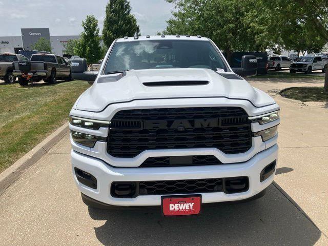 2026 RAM 3500 RAM 3500 LIMITED CREW CAB 4X4 8 BOX