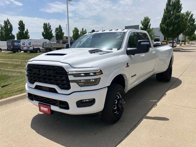 2026 RAM 3500 RAM 3500 LIMITED CREW CAB 4X4 8 BOX