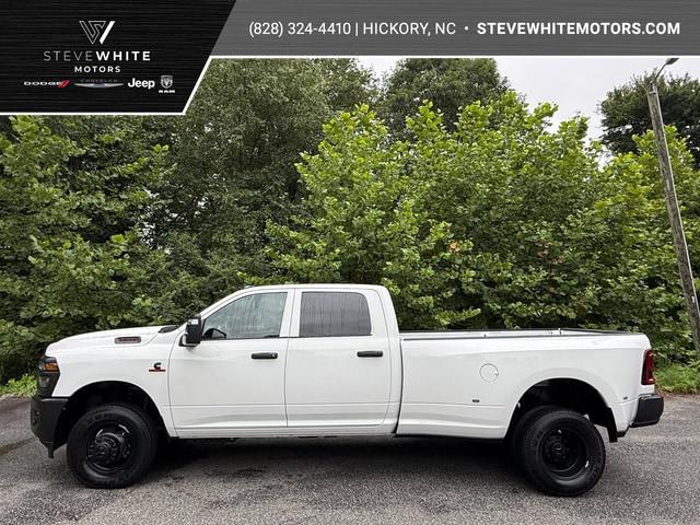 2026 RAM Ram 3500 RAM 3500 TRADESMAN CREW CAB 4X4 8 BOX