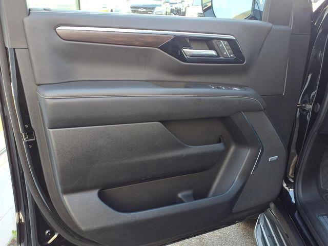 2025 Chevrolet Suburban 4WD Premier