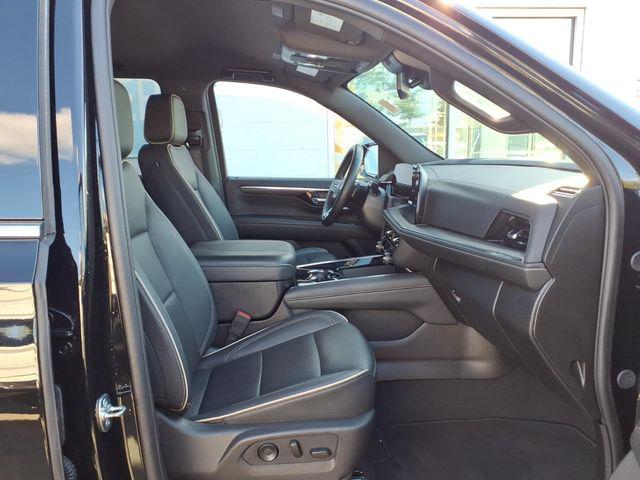 2025 Chevrolet Suburban 4WD Premier