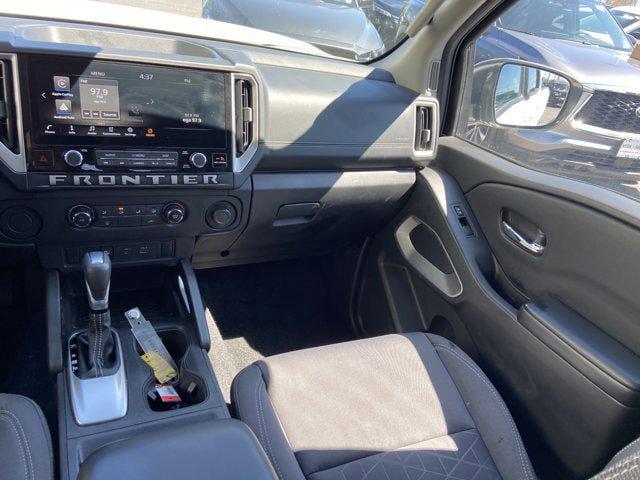2025 Nissan Frontier Crew Cab SV 4x2