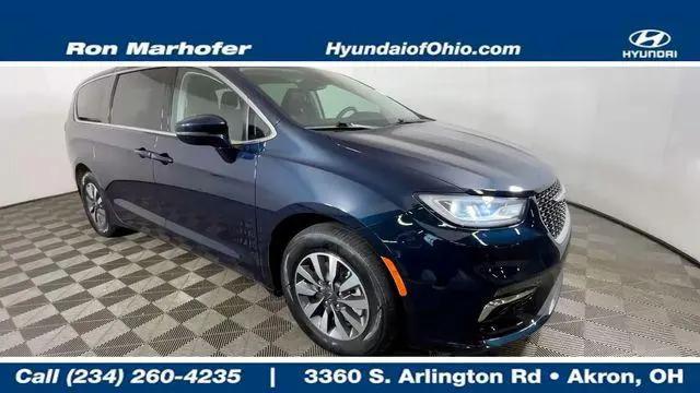 2022 Chrysler Pacifica Hybrid Touring L for sale in Akron, OH