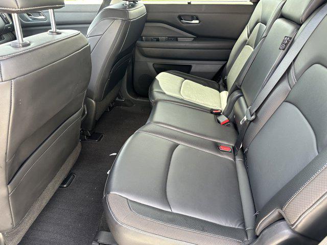 2024 Nissan Pathfinder SL 4WD