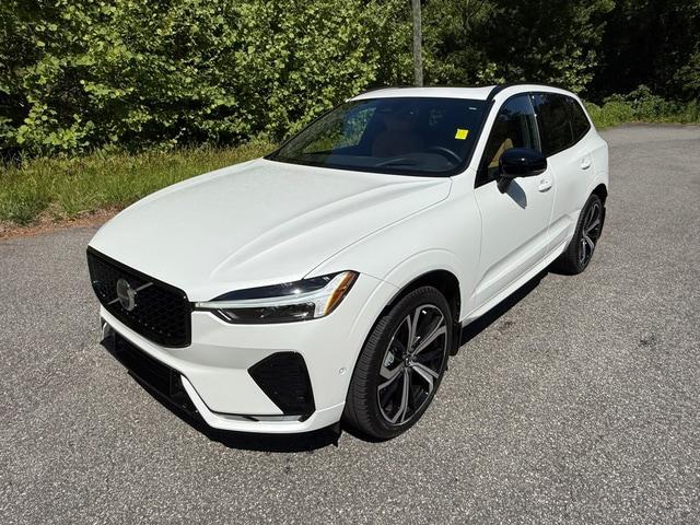 2023 Volvo XC60 B6 Ultimate Dark Theme