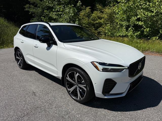 2023 Volvo XC60 B6 Ultimate Dark Theme