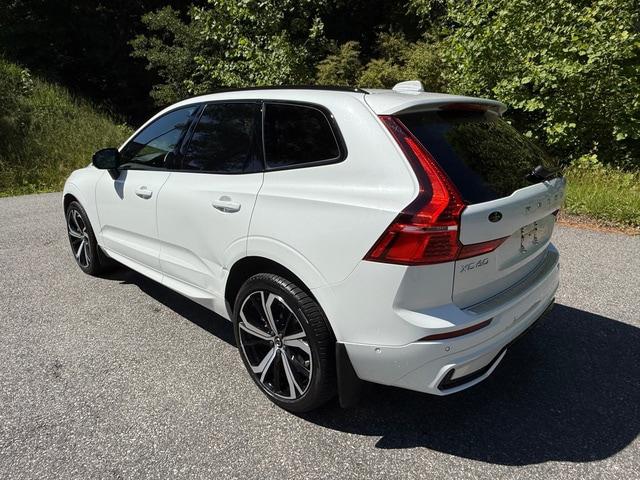 2023 Volvo XC60 B6 Ultimate Dark Theme