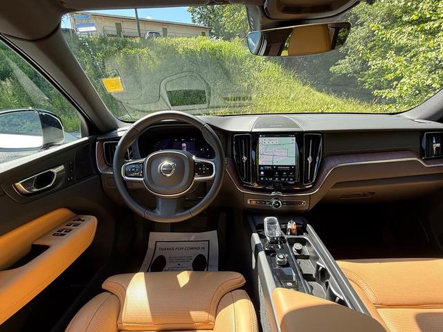 2023 Volvo XC60 B6 Ultimate Dark Theme