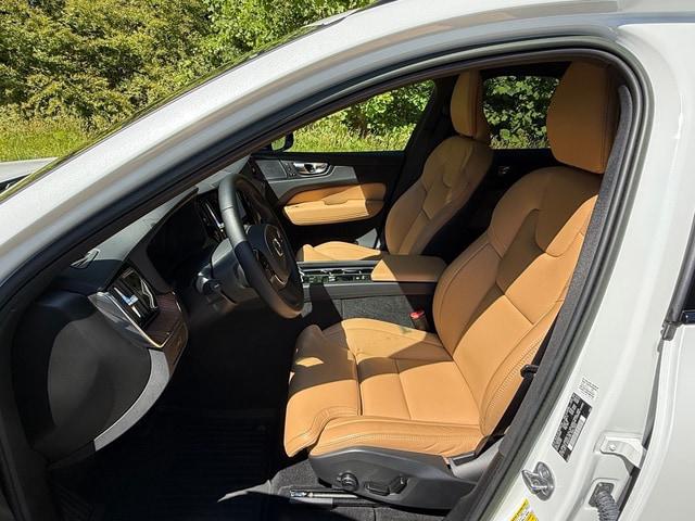 2023 Volvo XC60 B6 Ultimate Dark Theme