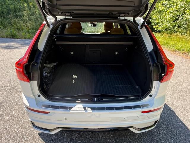 2023 Volvo XC60 B6 Ultimate Dark Theme