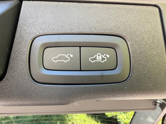 2023 Volvo XC60 B6 Ultimate Dark Theme