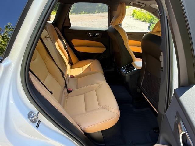 2023 Volvo XC60 B6 Ultimate Dark Theme