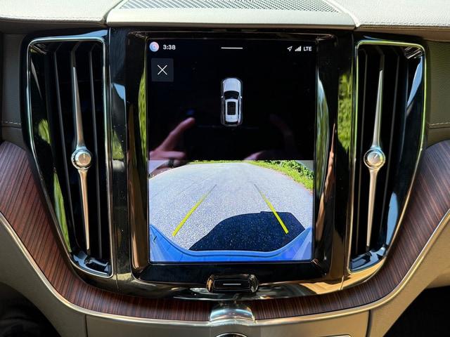 2023 Volvo XC60 B6 Ultimate Dark Theme