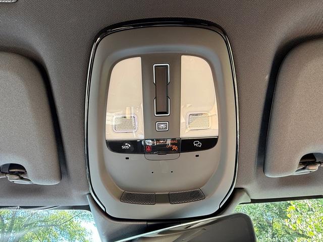 2023 Volvo XC60 B6 Ultimate Dark Theme