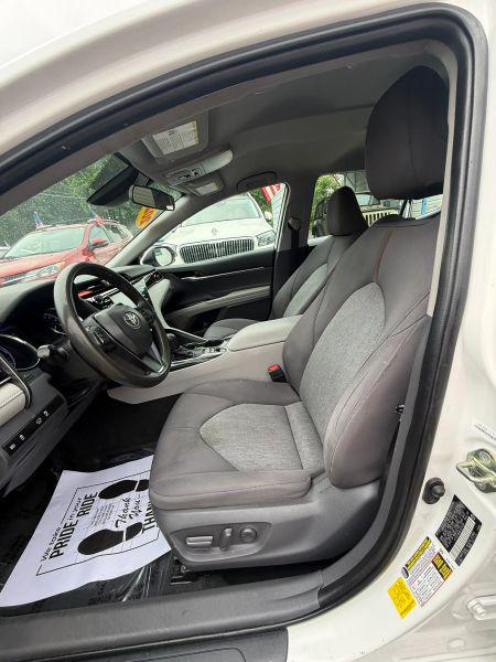 2020 Toyota Camry LE Hybrid