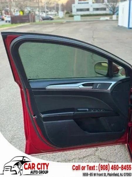 2020 Ford Fusion SE