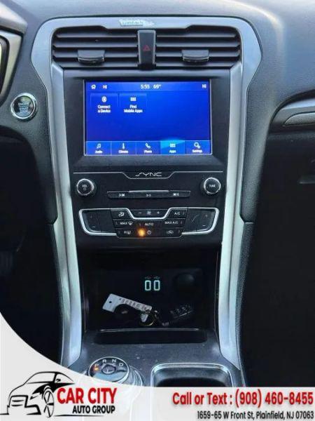 2020 Ford Fusion SE