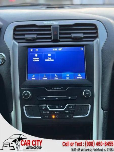 2020 Ford Fusion SE