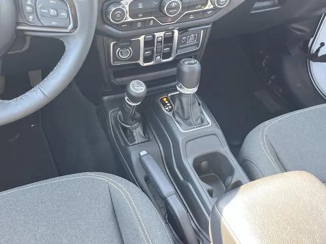 2025 Jeep Wrangler 4-Door Summit 4x4