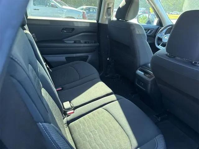 2025 Nissan Pathfinder SV 4WD