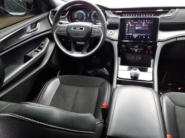 2025 Jeep Grand Cherokee Altitude 4x2