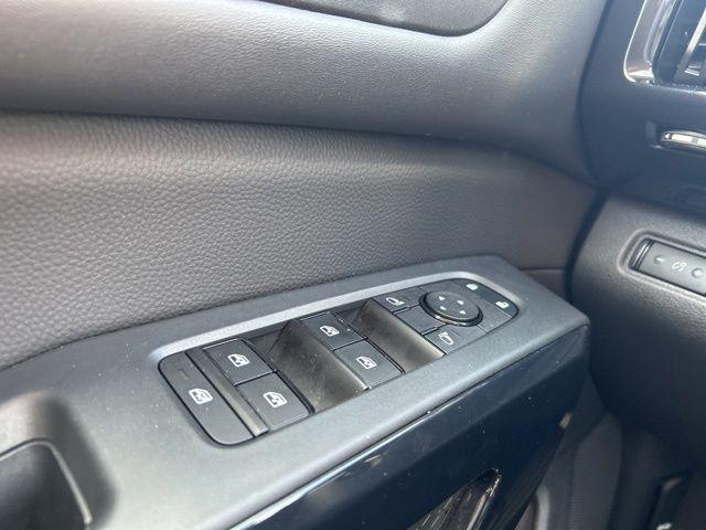 2025 Nissan Pathfinder S FWD