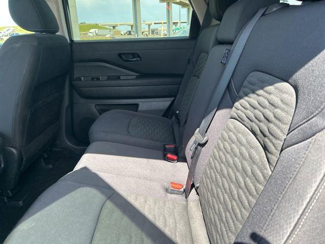 2025 Nissan Pathfinder S FWD
