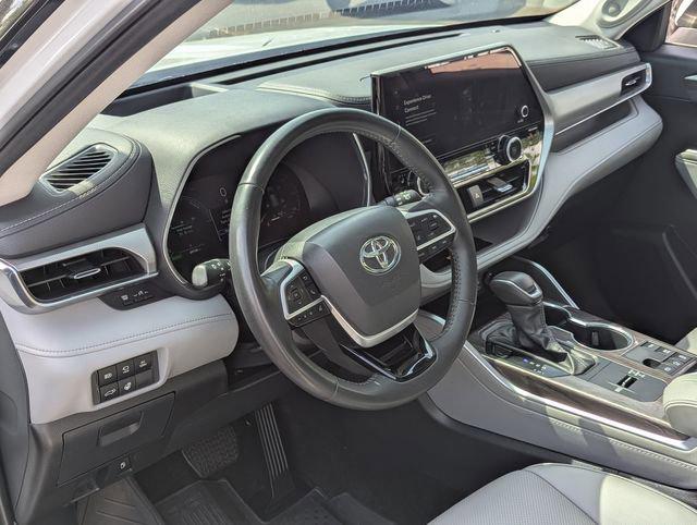 2024 Toyota Highlander Hybrid Platinum