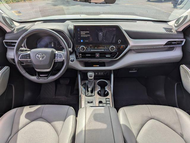 2024 Toyota Highlander Hybrid Platinum