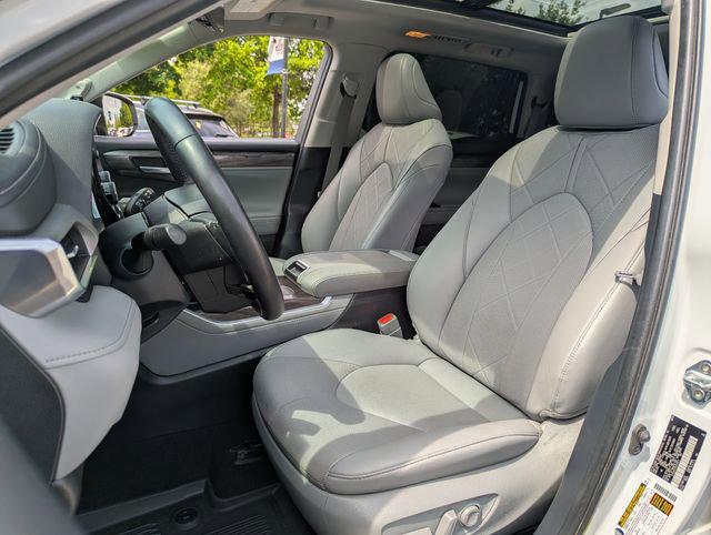 2024 Toyota Highlander Hybrid Platinum