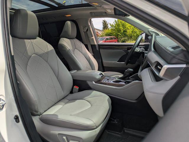 2024 Toyota Highlander Hybrid Platinum