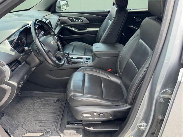 2023 Chevrolet Traverse AWD LT Leather