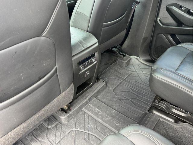 2023 Chevrolet Traverse AWD LT Leather