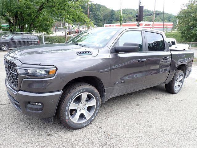 2026 RAM 1500 RAM 1500 EXPRESS CREW CAB 4X4 57 BOX