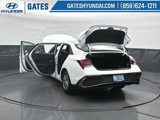 2025 Hyundai Elantra SE